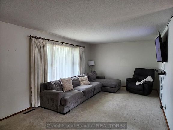 2nd image of 4210 New York Ave