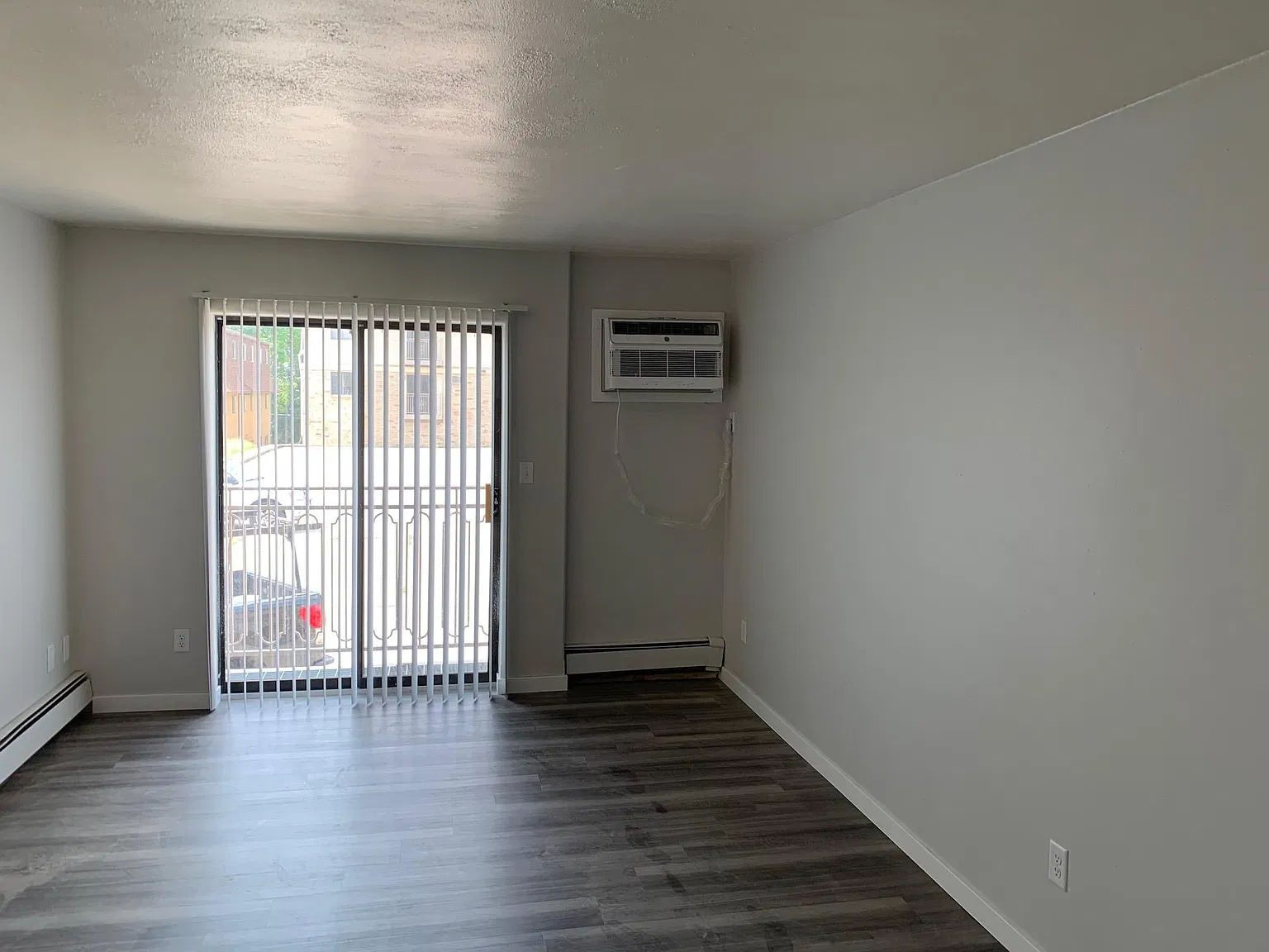 3 bed, $2,135 — Photo 4