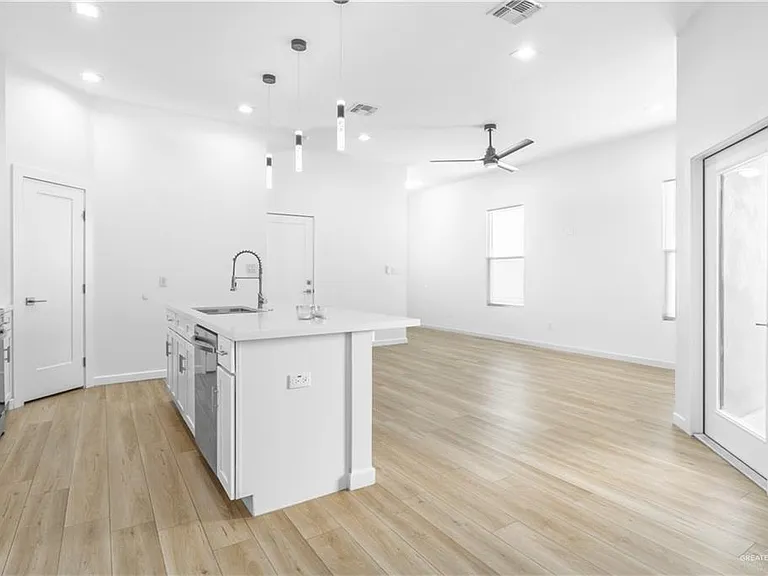 2707 W Kerria Ave — Photo 12