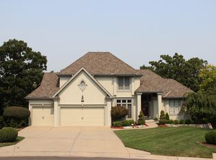 5803 Manor Dr, Parkville, MO 64152