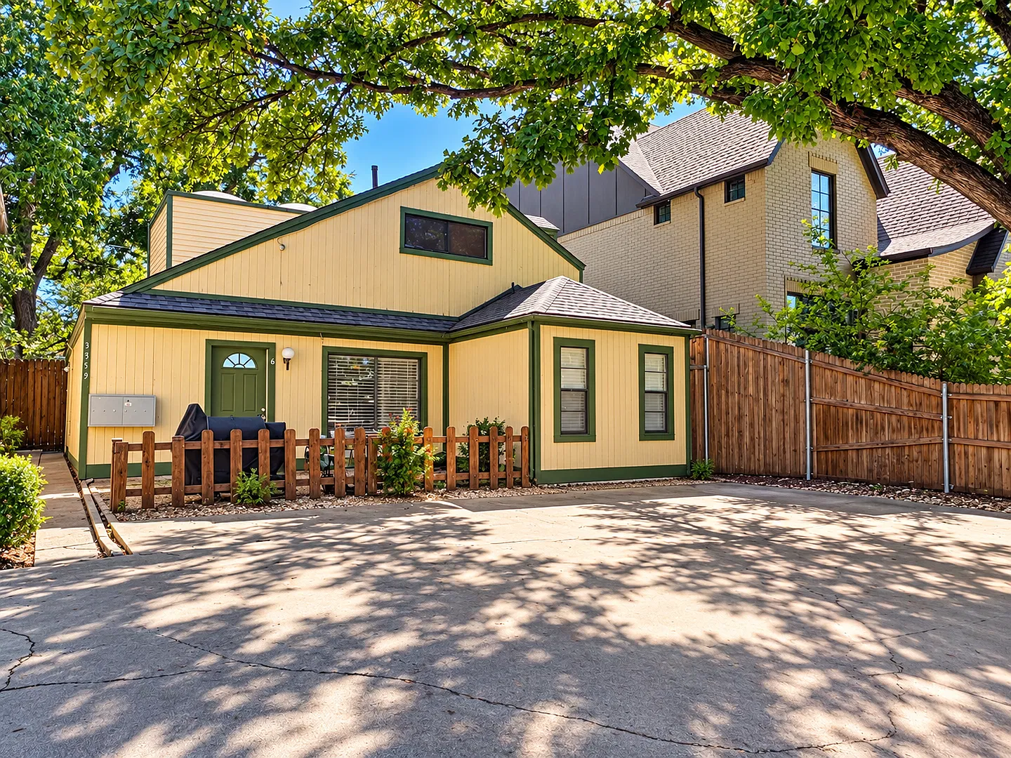 Charming Loft-Style Living Near TCU & the Medical District! Fresh Updates Throughout! — Photo 2