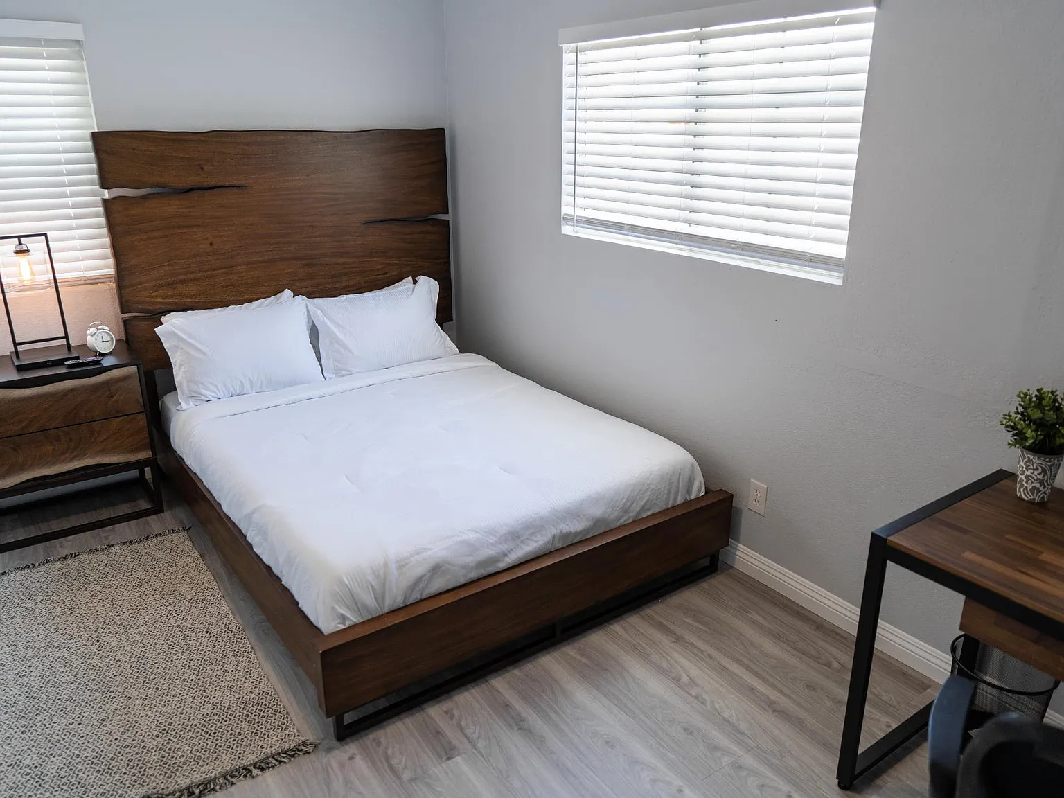 5 bed, 1600 sqft, $9,000 — Photo 4