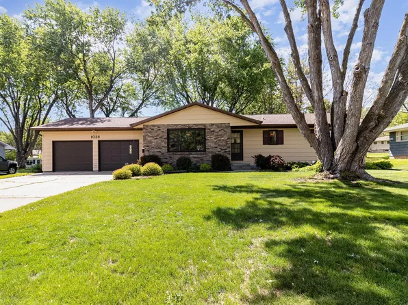 1028 Cottonwood Ave, Red Wing, MN 55066