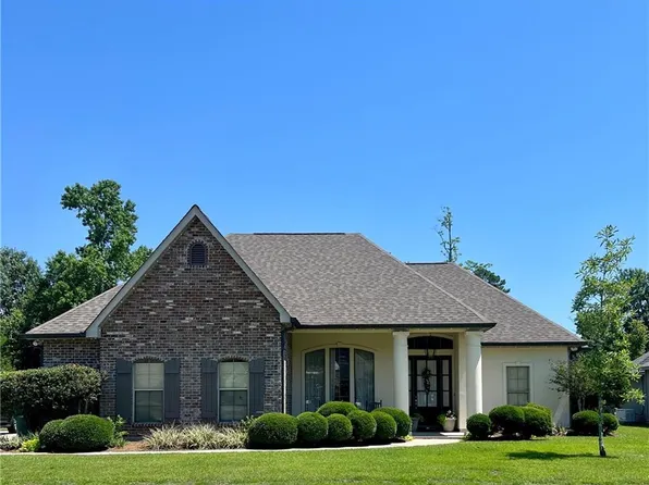 1228 Avenue Du Chateau Ave, Covington, LA 70433