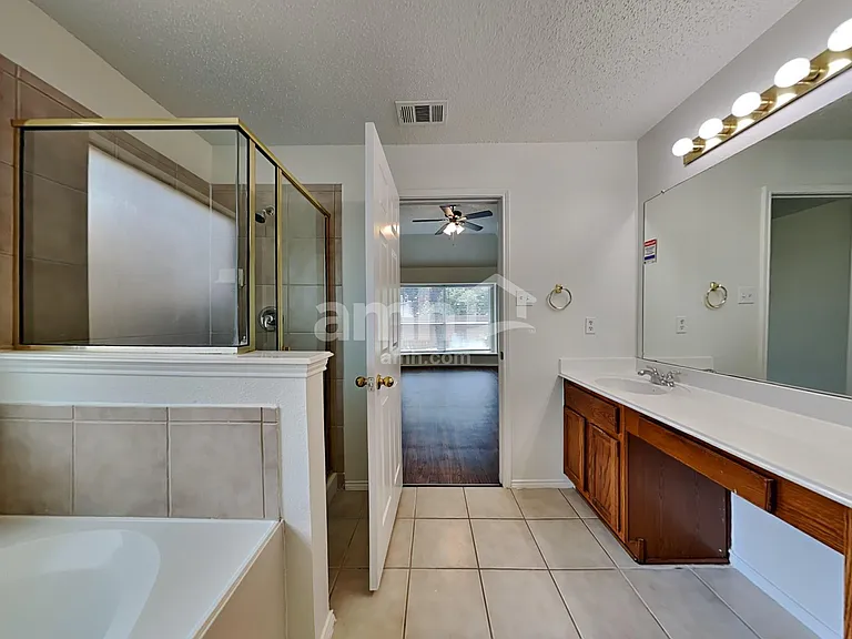 1311 Calvert Dr — Photo 15