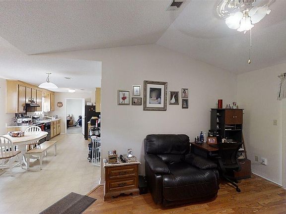 3rd image of 522 Greenberry Dr
