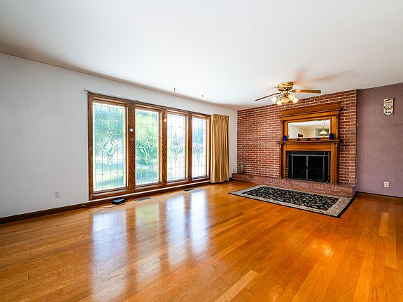 5th image of 2395 Shoreham Dr