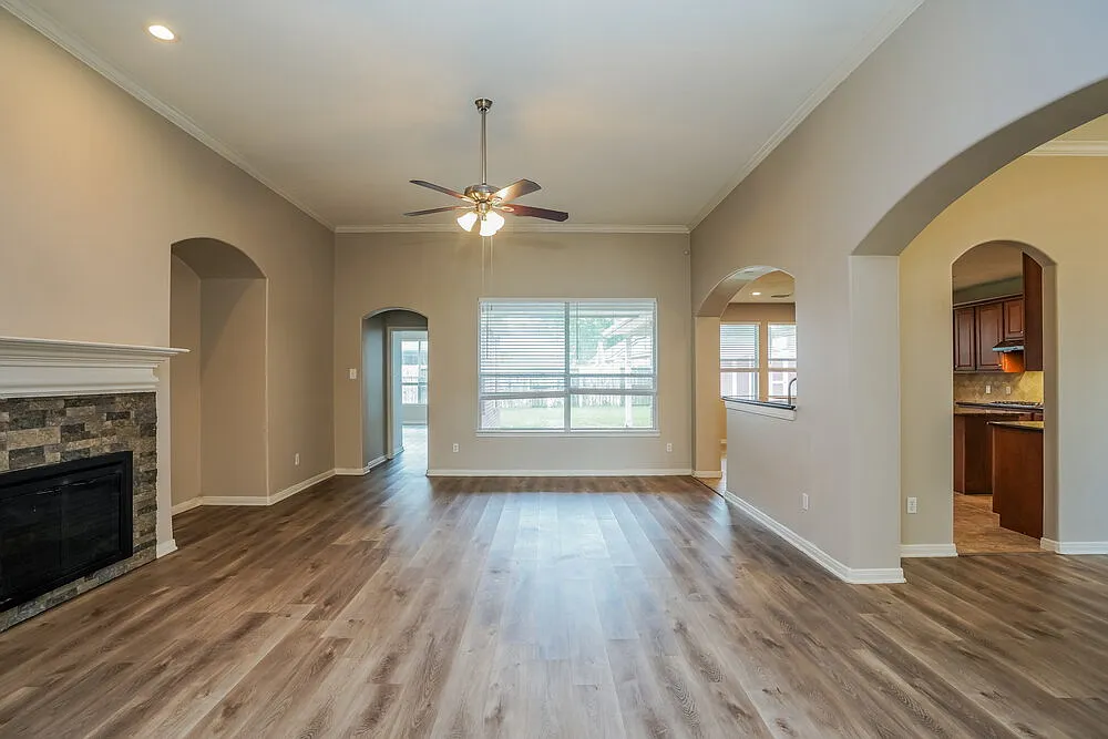 3 bed, 2.0 bath, 2281 sqft, $2,605 — Photo 4