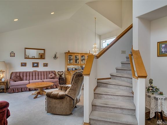 3rd image of 2467 Plateau Dr