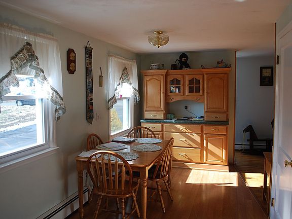 Dinining area with custom builtin hutch