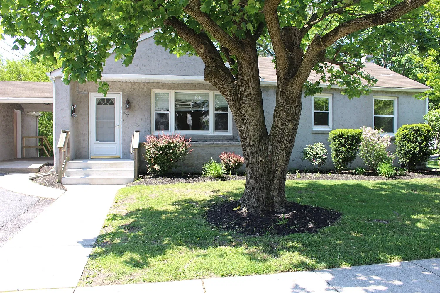 320 Victoria Street - 1 — Photo 1