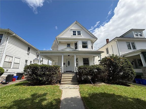 2nd image of 944 N Irving Ave