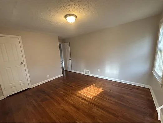 17911 North Blvd — Photo 9