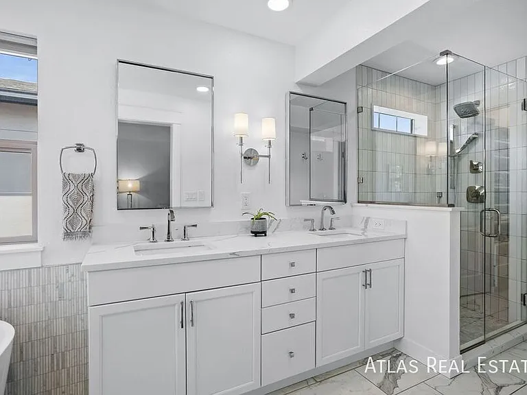 1194 S Lincoln St — Photo 18