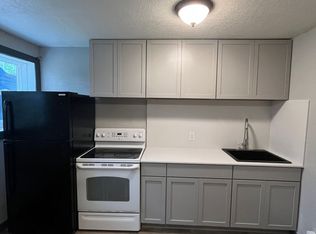 709 W 3rd St #3, Waterloo, IA 50701