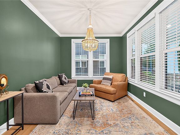 4th image of 321 Crest Ln