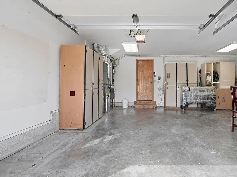 2351 NE Shadow Brook Pl — Photo 38