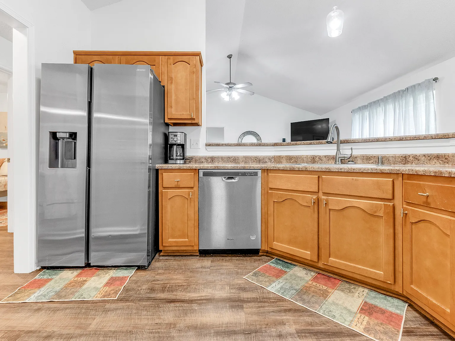 4 bed, 1546 sqft, $6,995 — Photo 3