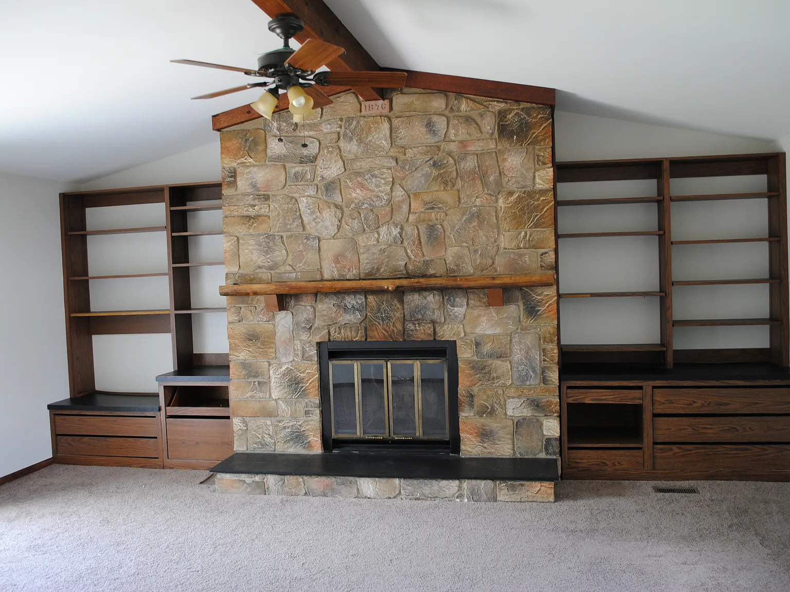 2 bed, 1.5 bath, 1200 sqft, $1,650 — Photo 2