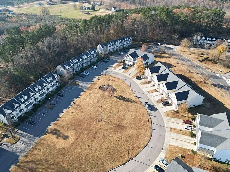 911 Plexor Ln — Photo 10