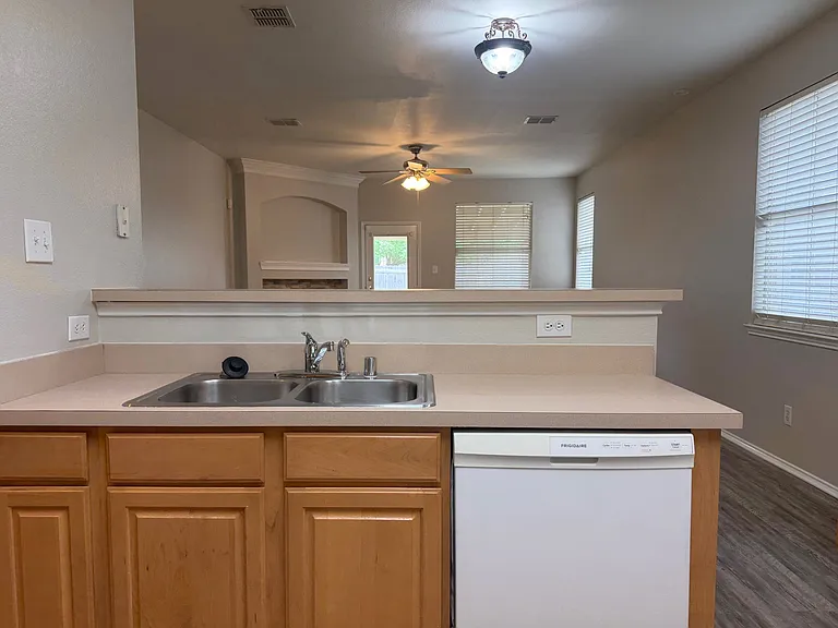 7905 Seven Oaks Ln — Photo 14