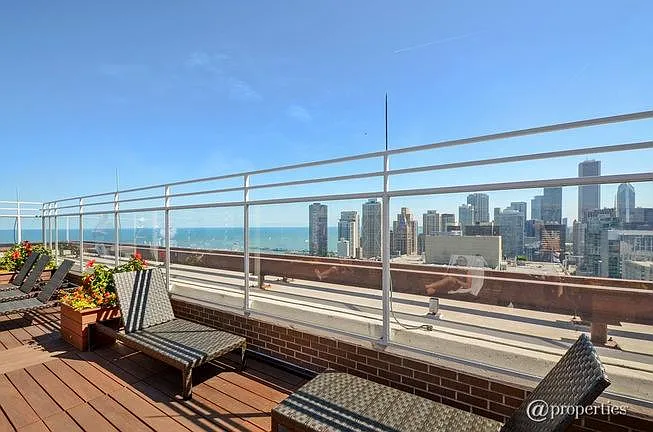 260 E Chestnut St — Photo 6