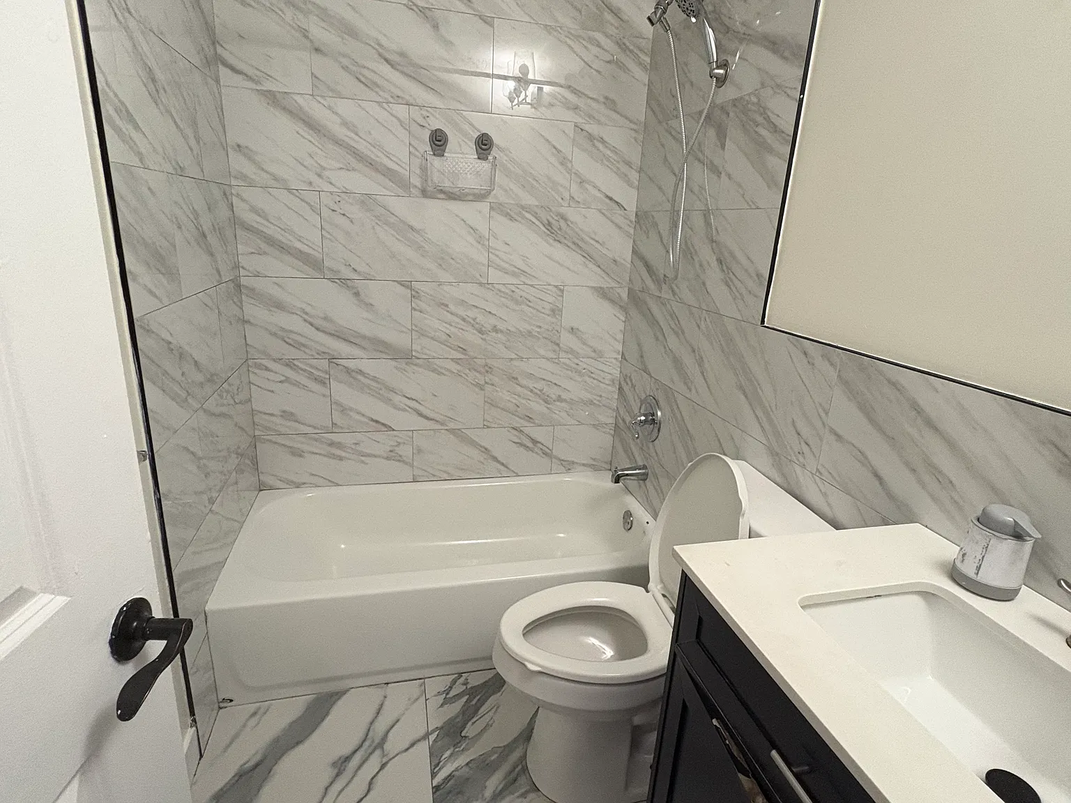 3 bed, 2.5 bath, 1300 sqft, $2,591 — Photo 2