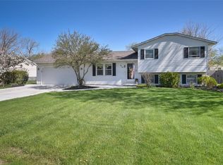 410 Oaknoll Dr, Amherst, OH 44001