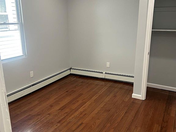 4th image of 3708 Dyre Ave
