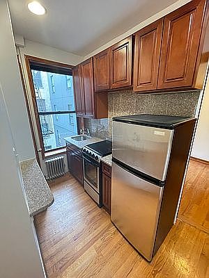 4th image of 530 E 13th St APT 27
