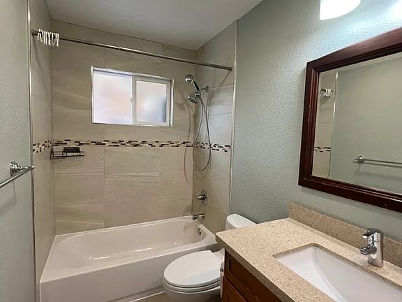 3rd image of 1573 Walkingshaw Way