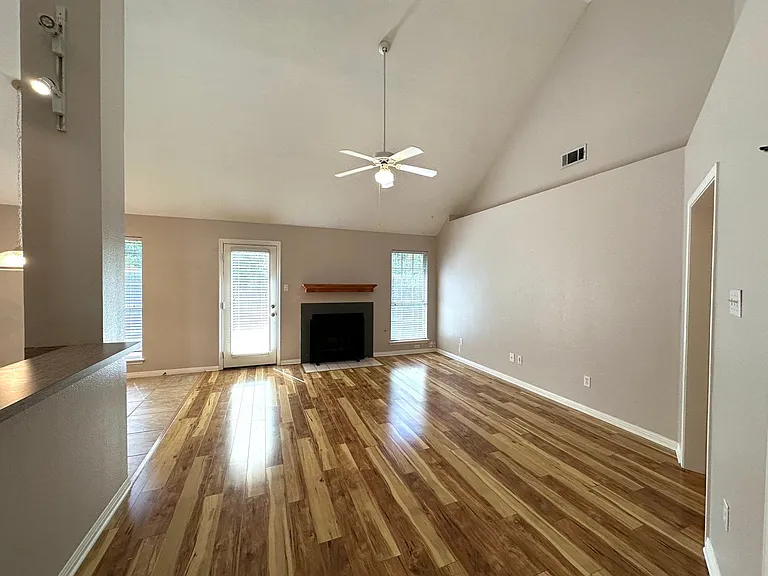 7903 Tiger Eye Cv — Photo 4