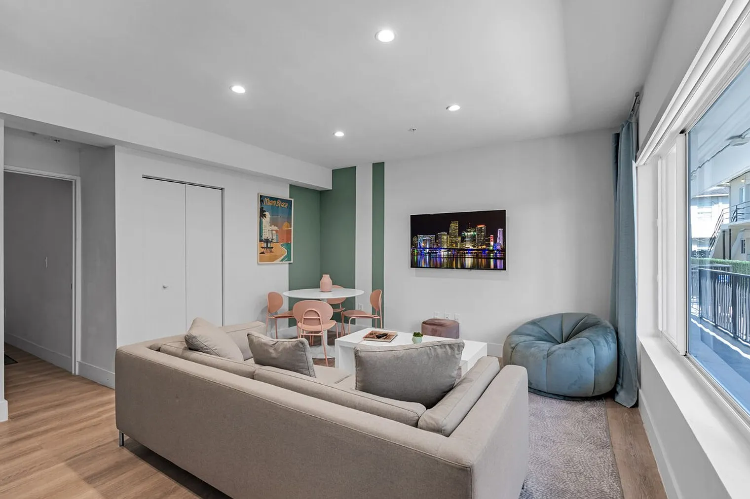 3 bed, 2.0 bath, 1097 sqft, $11,561 — Photo 2