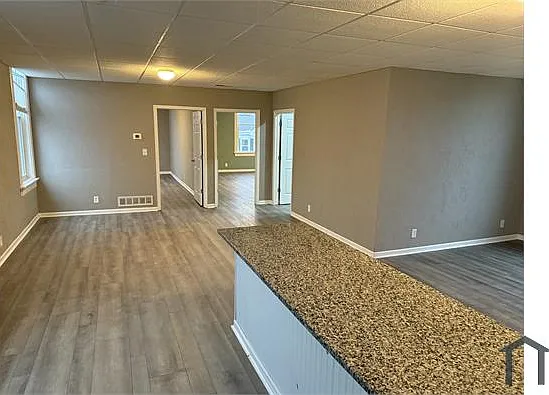 3 bed, 185 sqft, $1,800 — Photo 3