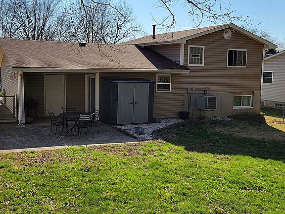 3rd image of 2214 Country Wood Dr