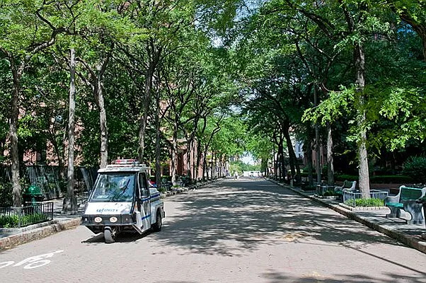 Sold by Edwards & Noble Properties LTD | media 8