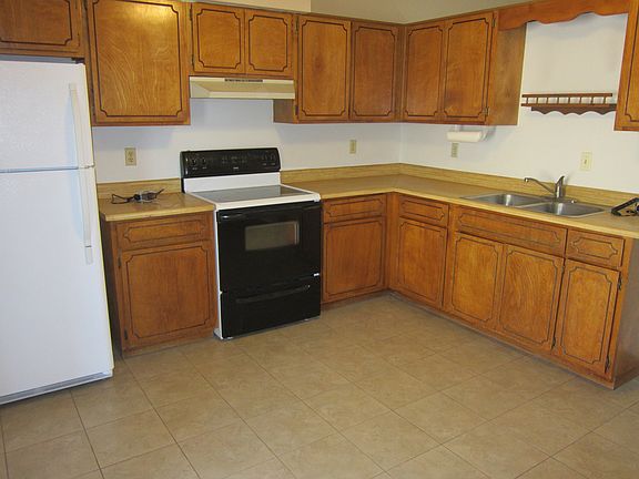 Lg kitchen, plenty cabinets