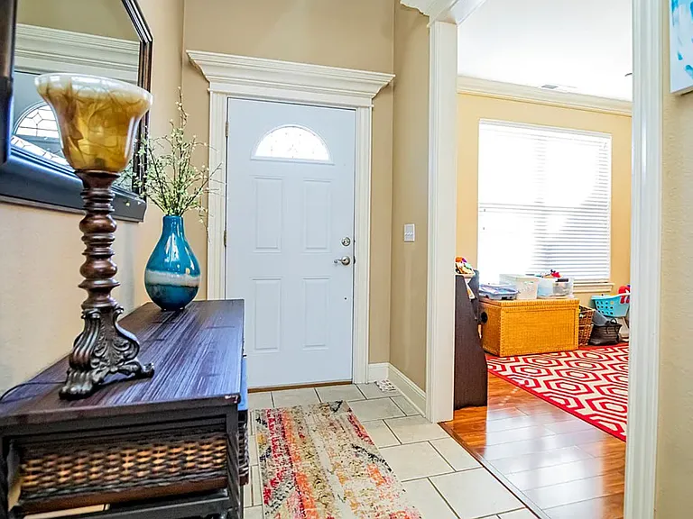 3089 N Dorchester Dr — Photo 2