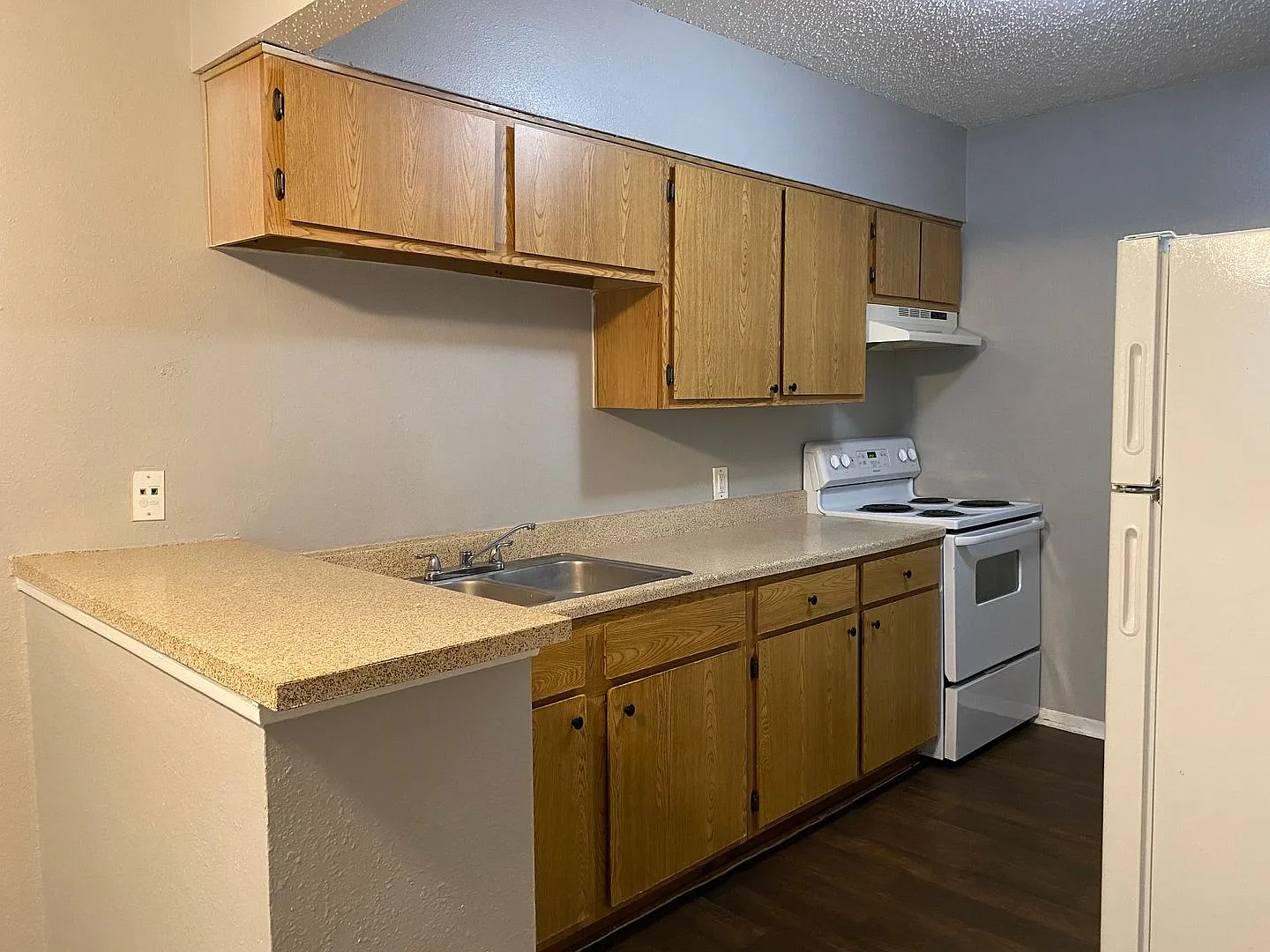 Large 1-Bedroom Off San Pedro — Photo 3