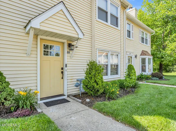 39 Colonial Court, Jackson, NJ 08527