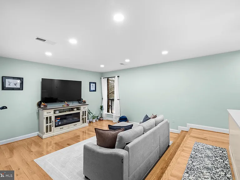 9820 Georgia Ave #21302 — Photo 9