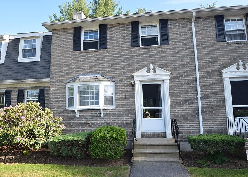 1st image of 104 Fieldstone Dr