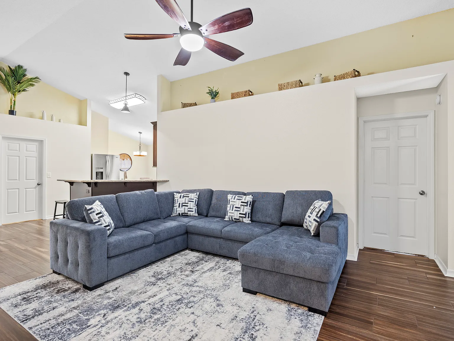 4 bed, 1869 sqft, $3,750 — Photo 4