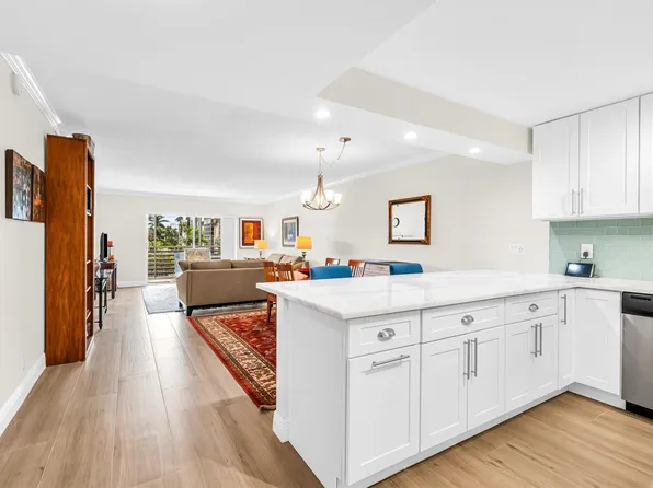 3050 NE 16th Avenue #202, Oakland Park, FL 33334