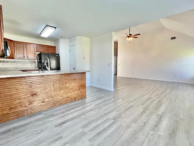 110 Auburn Cir — Photo 6