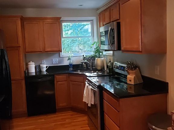 5th image of 23611 Morton Ave