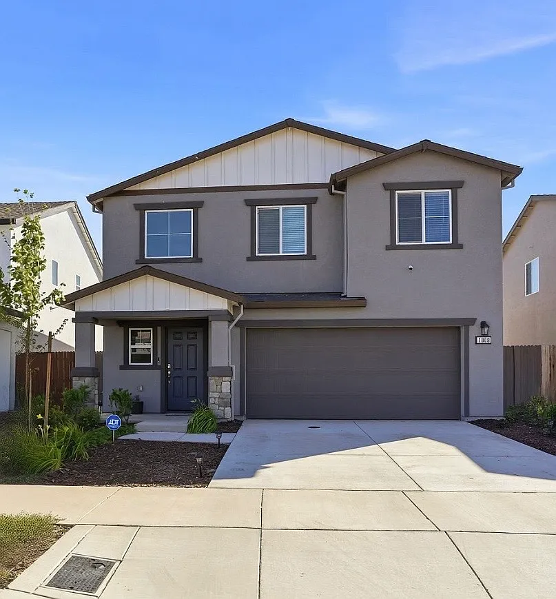 3 bed, 2.5 bath, 1500 sqft, $3,200 — Photo 1