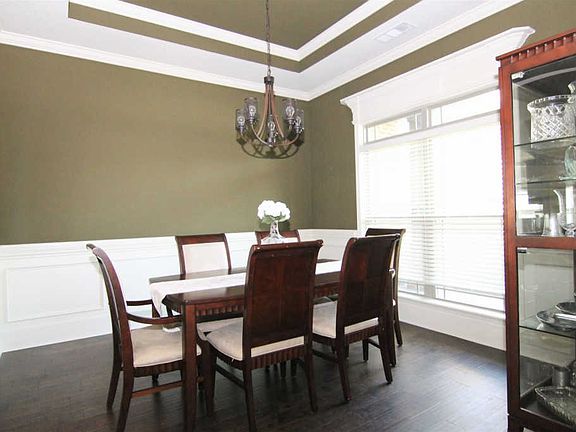 3rd image of 209 Woodlands Blvd