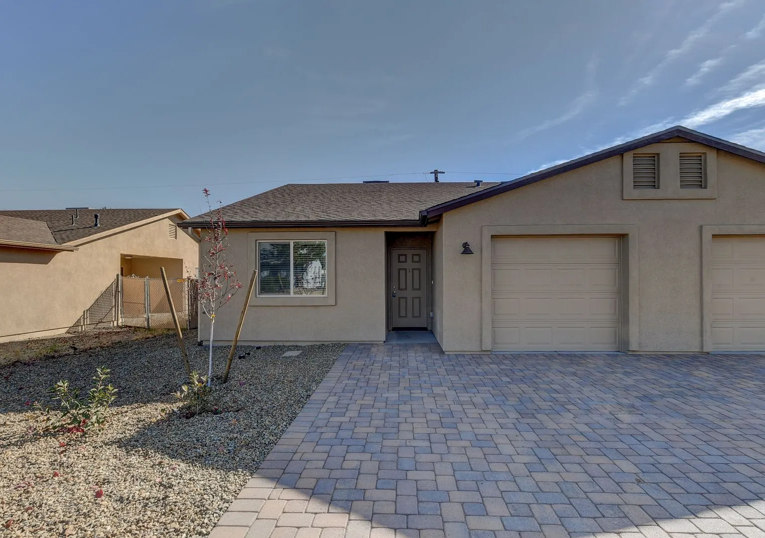 RR789 - 3027 N Corrine Dr — Photo 1