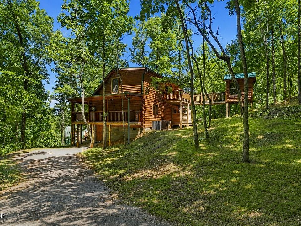 1st image of 1824 Rhododendron Ln